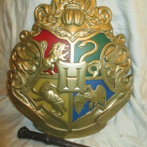 Harry Potter Hogwarts Crest Light w/ Wand (Wand Turns on Light) Wizarding World